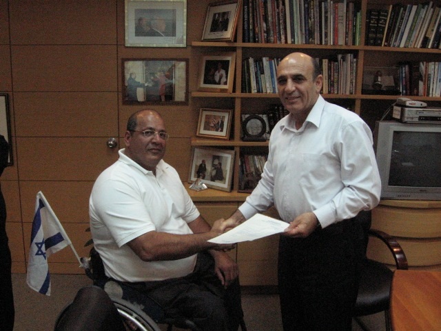 חוק הנת״צים — עם שר התחבורה שאול מופז